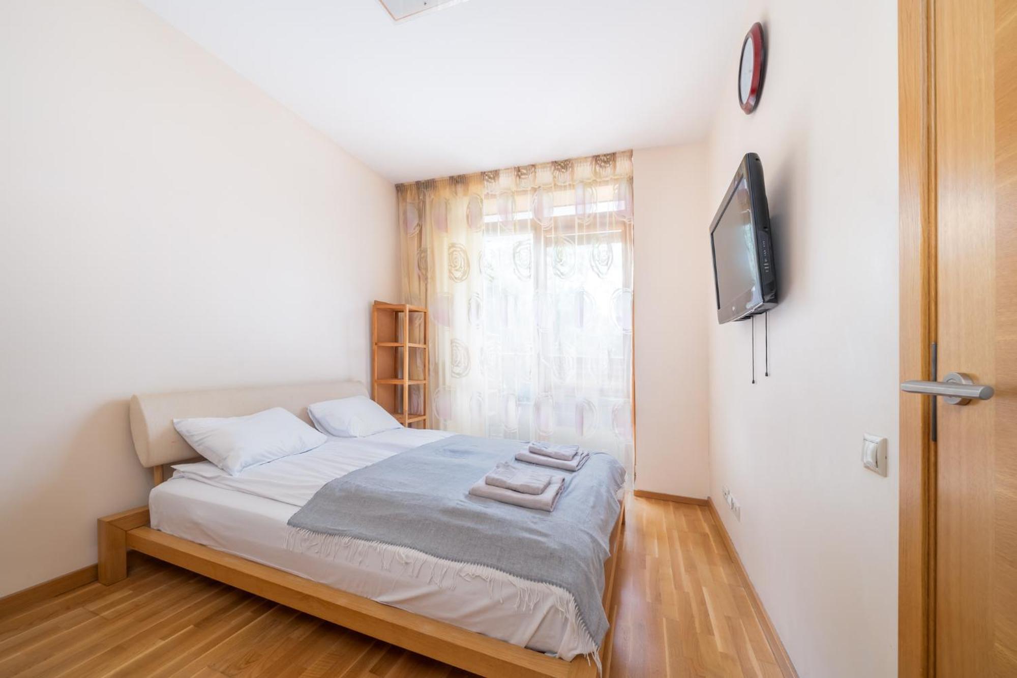 Spacious In A Park Zone With The Private Terrace Riga
