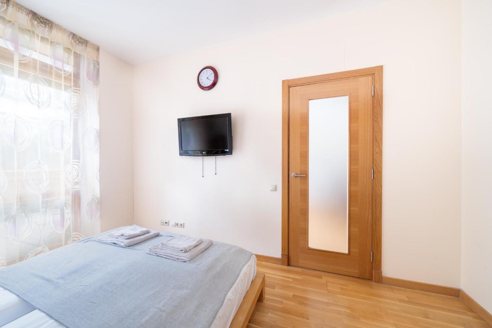 Spacious In A Park Zone With The Private Terrace * Riga
