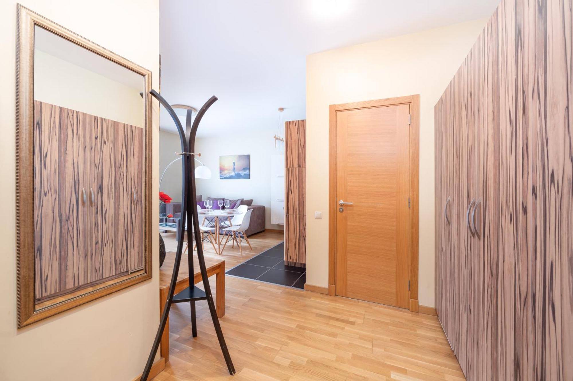 Spacious In A Park Zone With The Private Terrace *