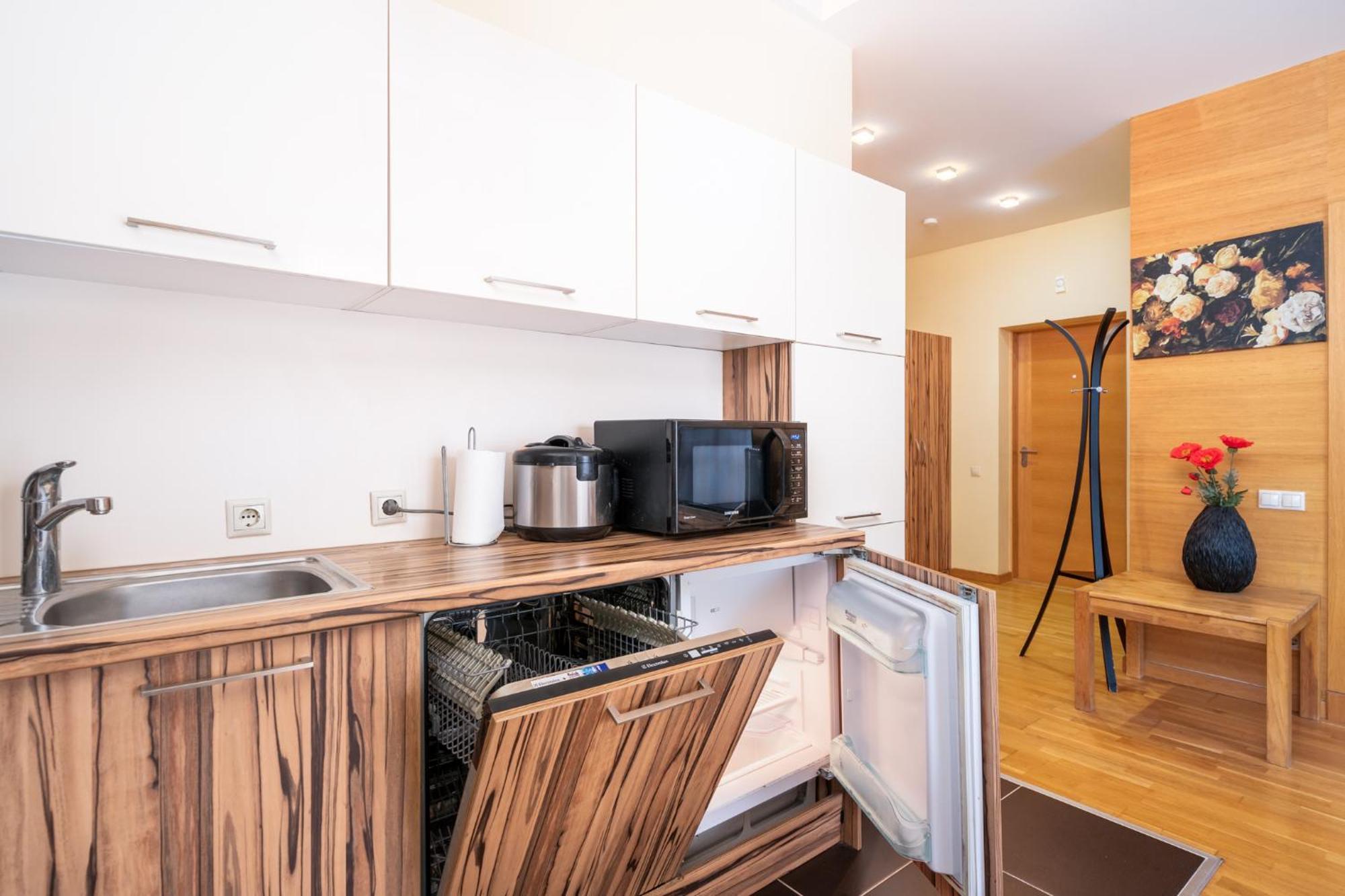 Apartment Spacious In A Park Zone With The Private Terrace *