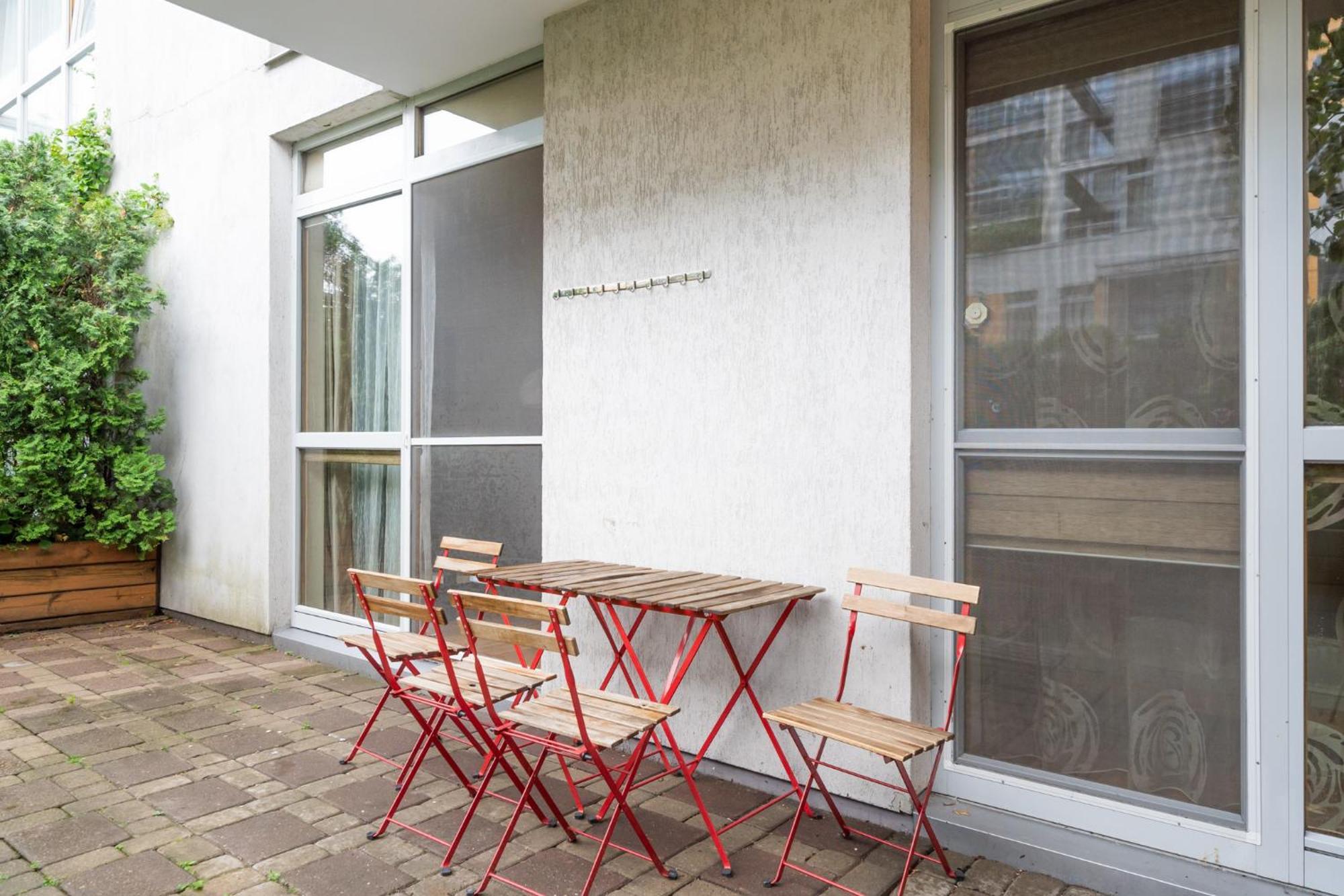 Spacious In A Park Zone With The Private Terrace