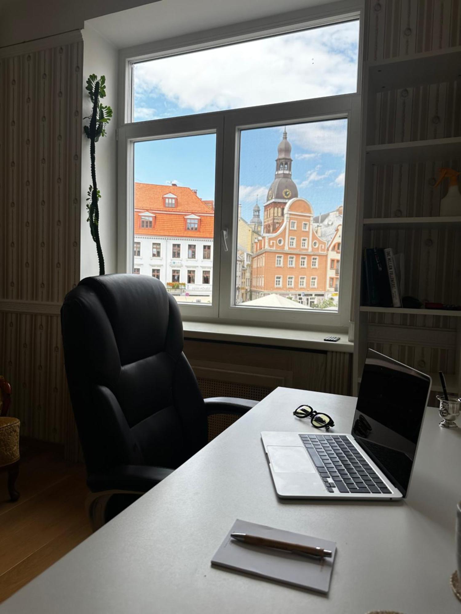 Old Town Business 3 Luxury