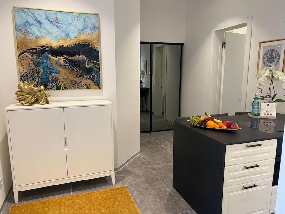 Old Great Location & View - Luxury 2bdr 80m2 *
