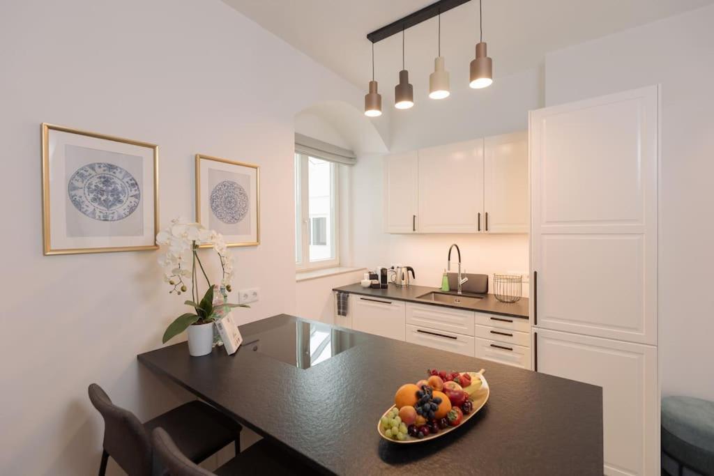 Old Great Location & View - Luxury 2bdr 80m2 Apartment