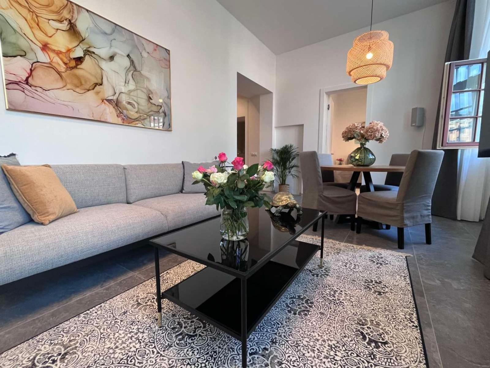 Old Great Location & View - Luxury 2bdr 80m2 Apartment