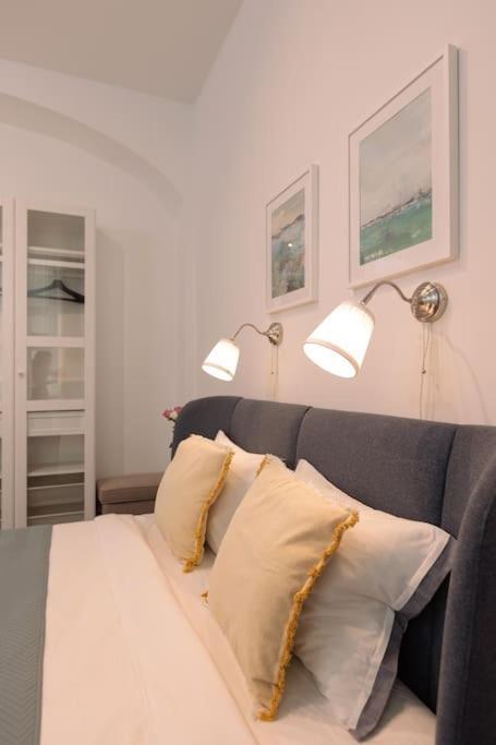 Old Great Location & View - Luxury 2bdr 80m2 Apartment Riga