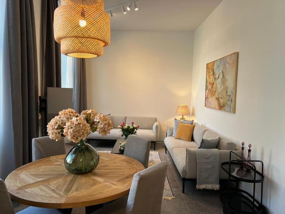 Old Great Location & View - Luxury 2bdr 80m2 Riga