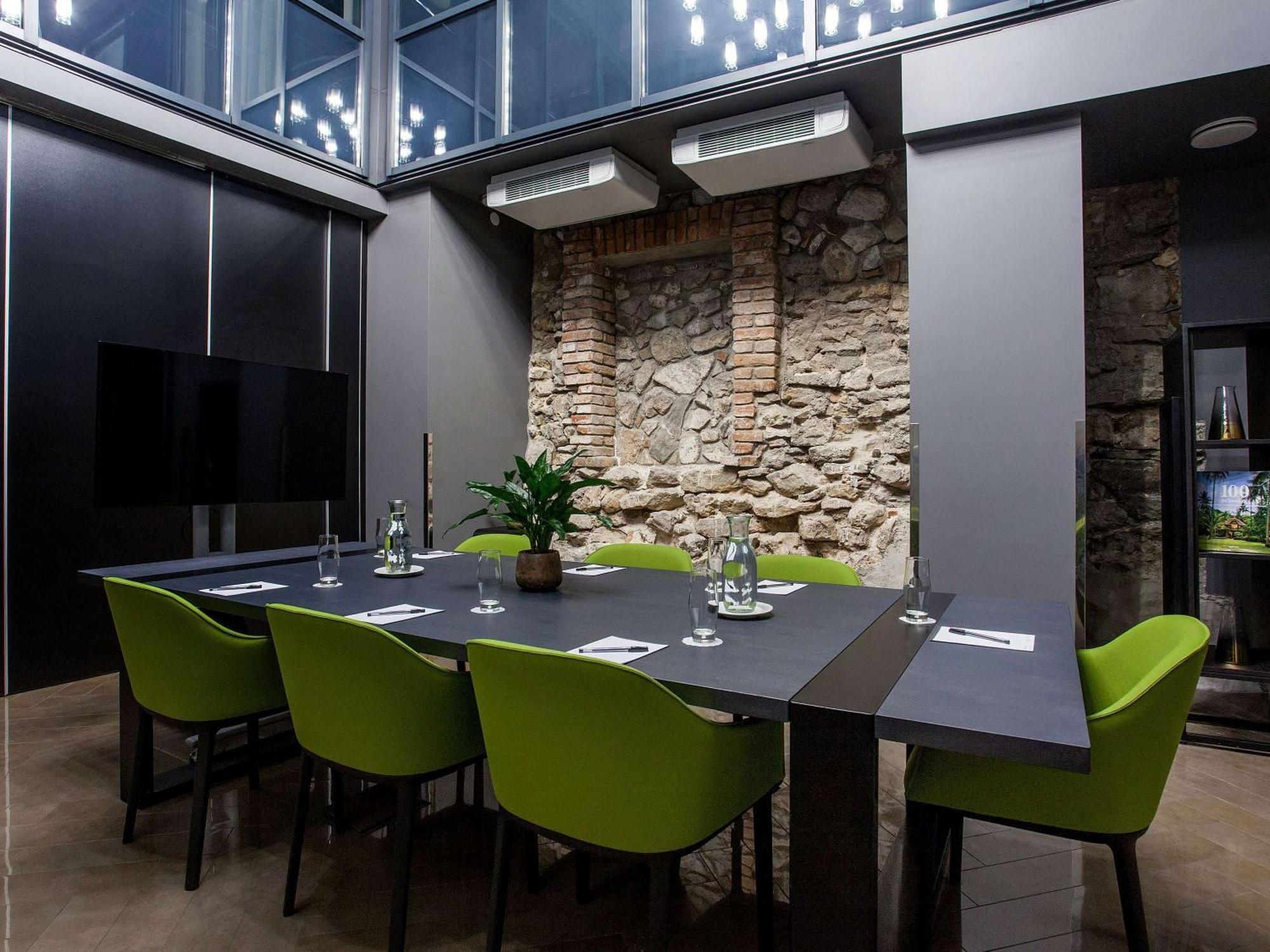 Pullman Old Town Hotel 5*