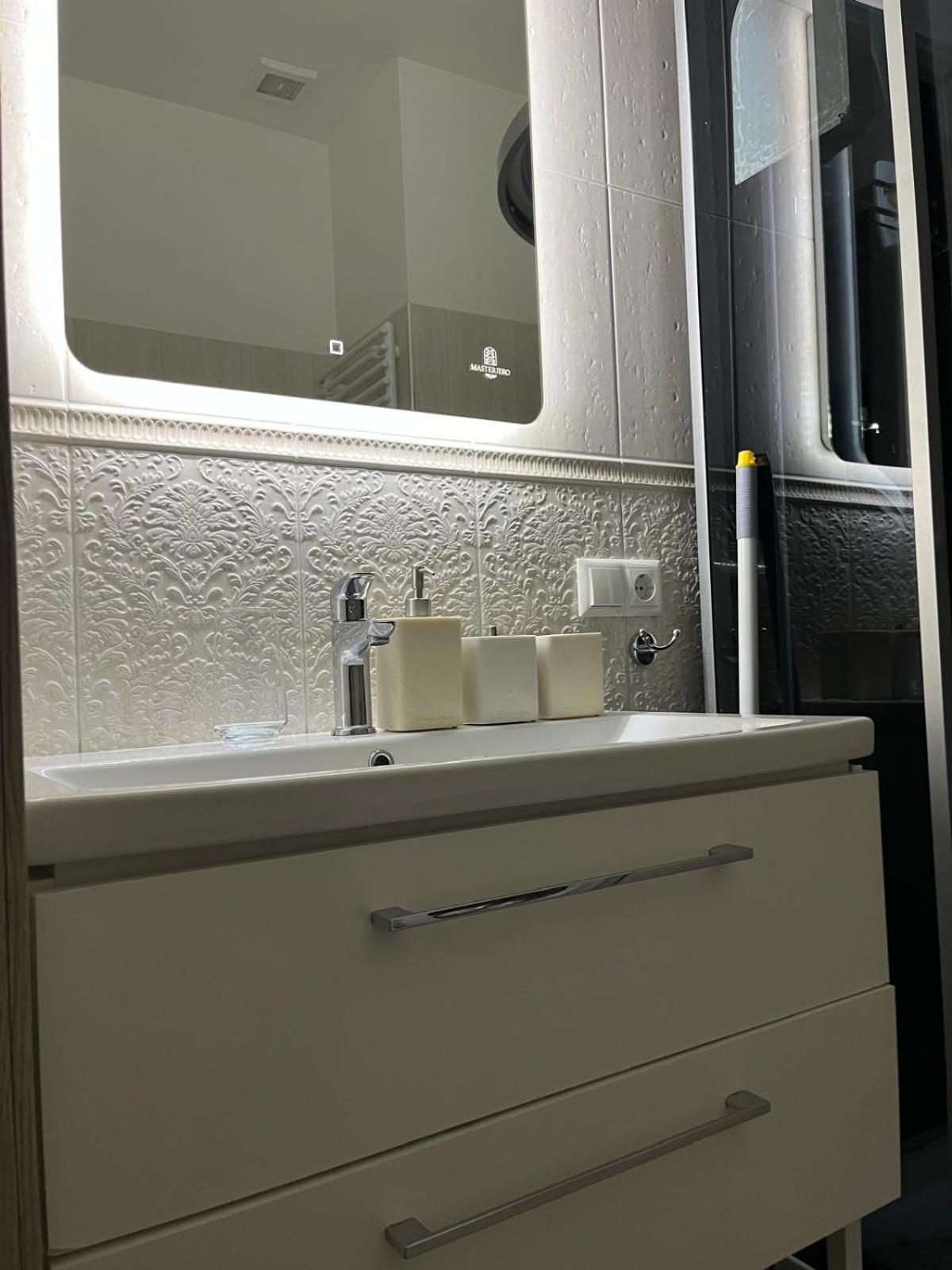 Cozy Apartmant In Oldtown & Free Underground Parking * Riga