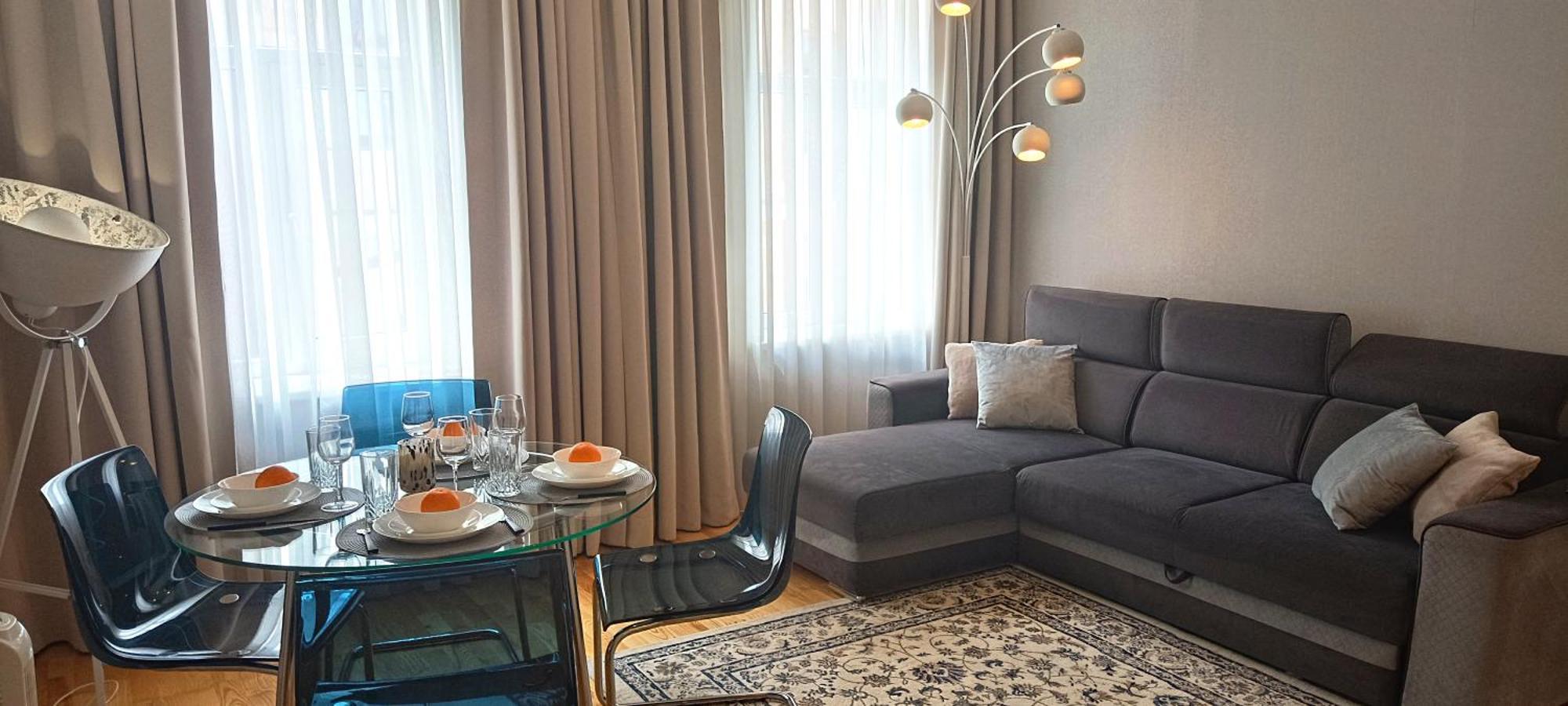 Apartment Old Town 2 Bedroom Near Dome Square & Scenic Waterfront