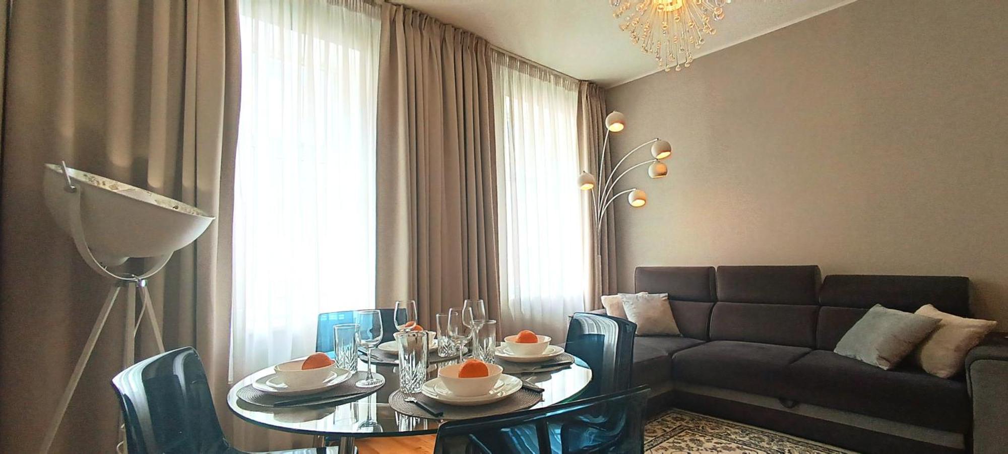 Old Town 2 Bedroom Near Dome Square & Scenic Waterfront * Riga