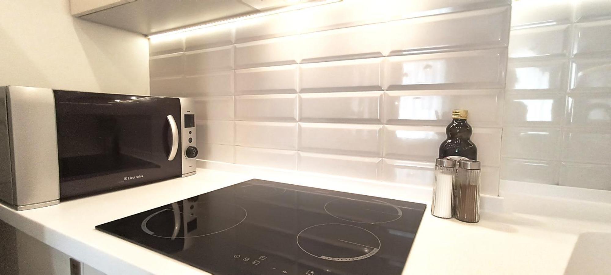 Old Town 2 Bedroom Near Dome Square & Scenic Waterfront * Riga