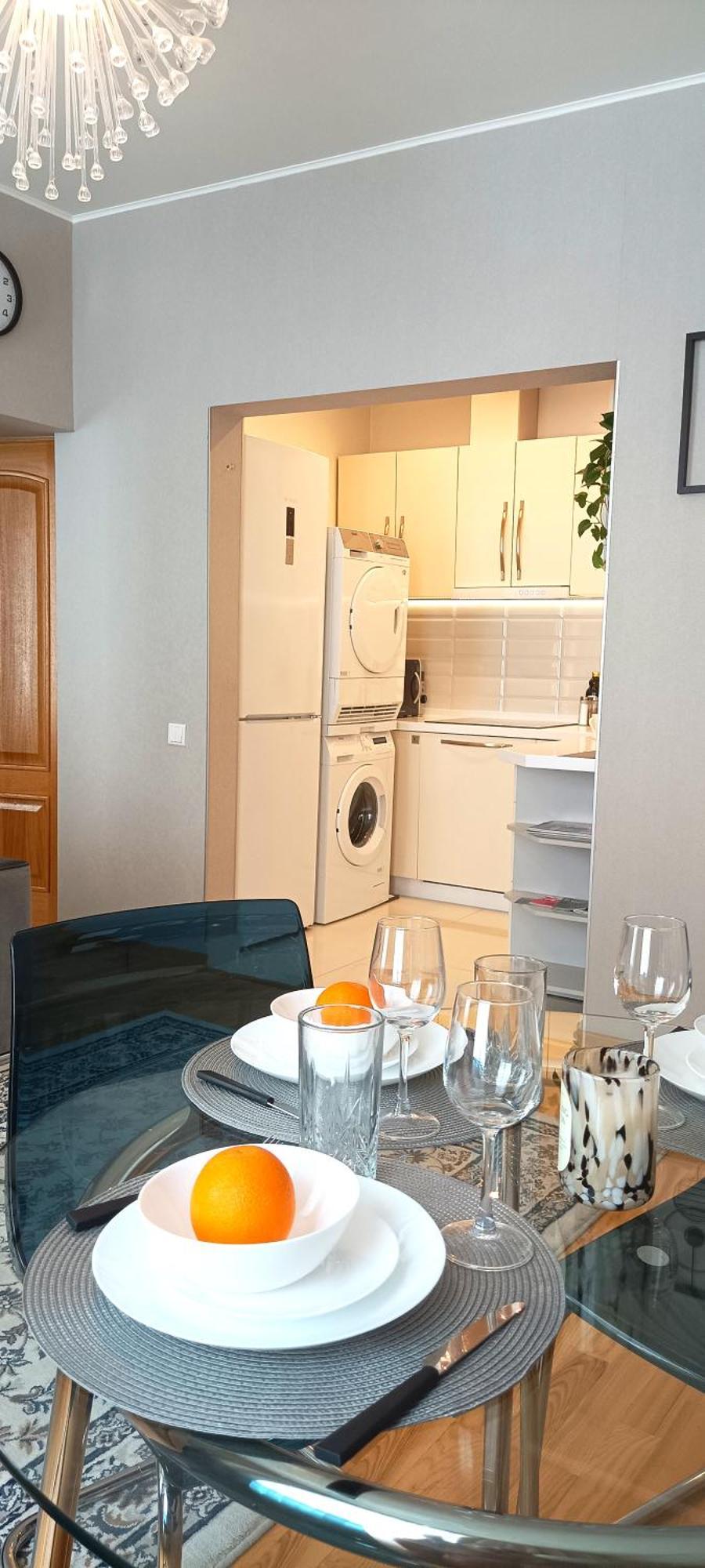 Old Town 2 Bedroom Near Dome Square & Scenic Waterfront *