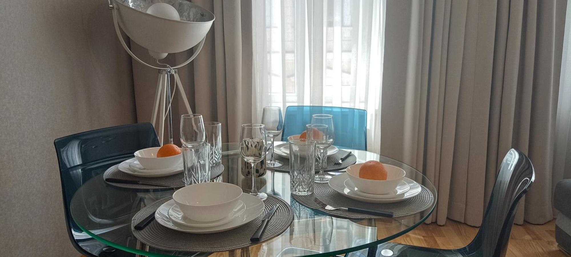 Old Town 2 Bedroom Near Dome Square & Scenic Waterfront Apartment