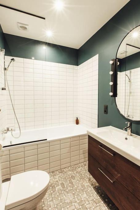Newly Renovated Cozy 2 Bedroom *