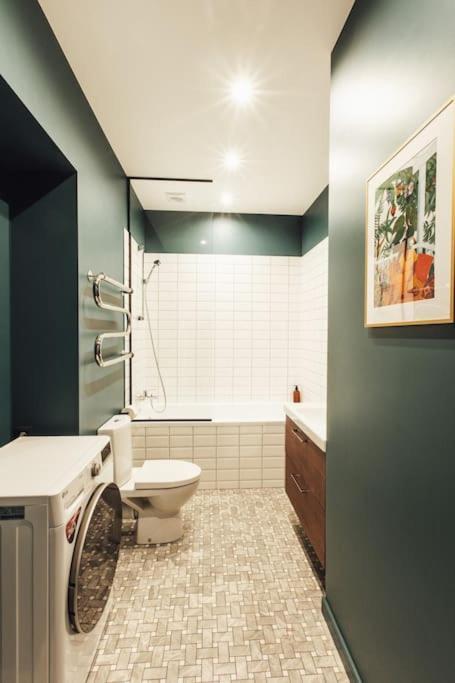 Newly Renovated Cozy 2 Bedroom *