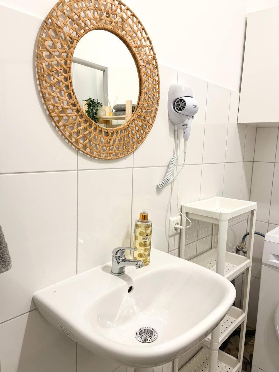 Bright Spacious In With Free Parking * Riga