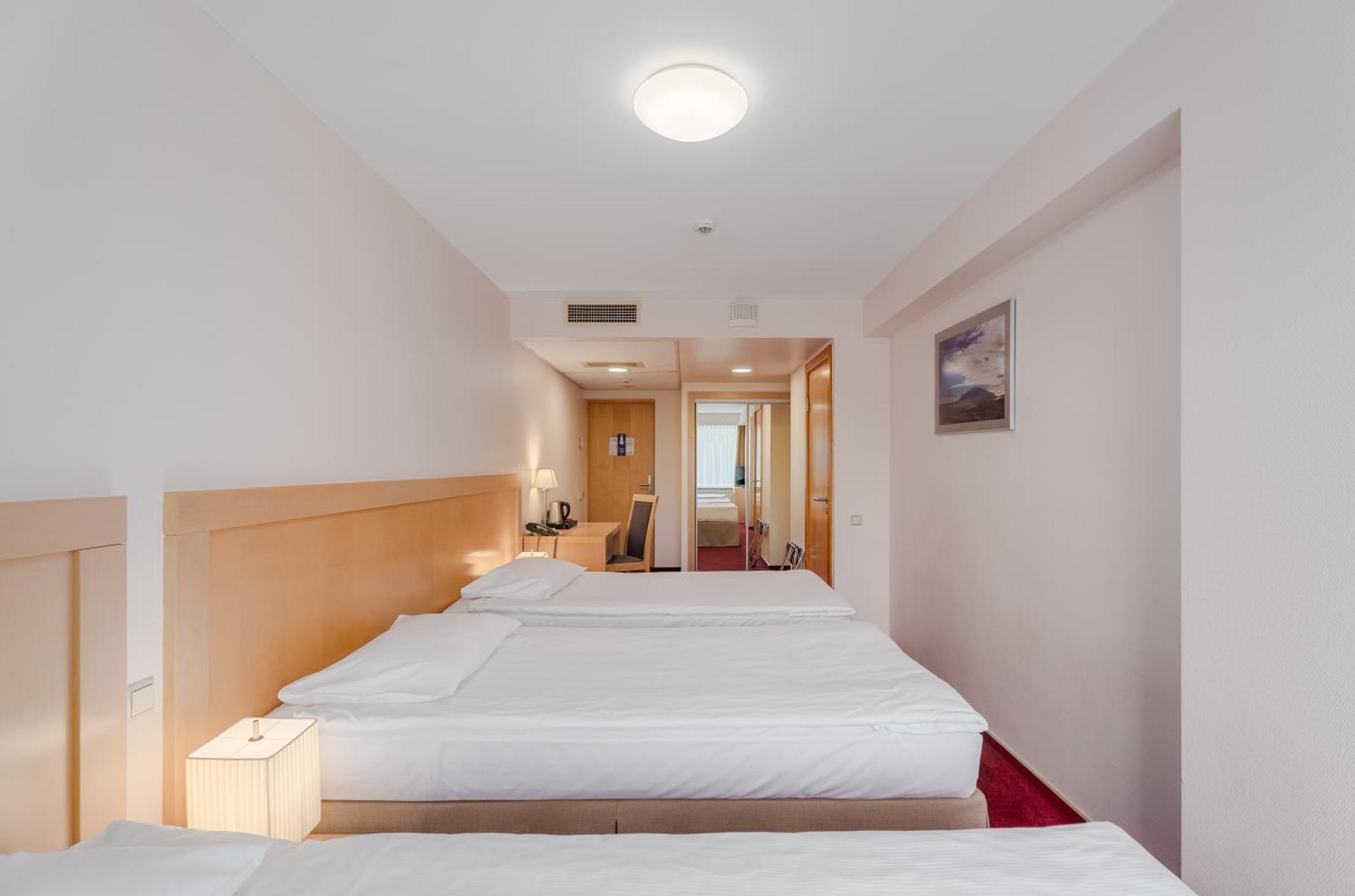 Hotel Islande With Free Parking 4*