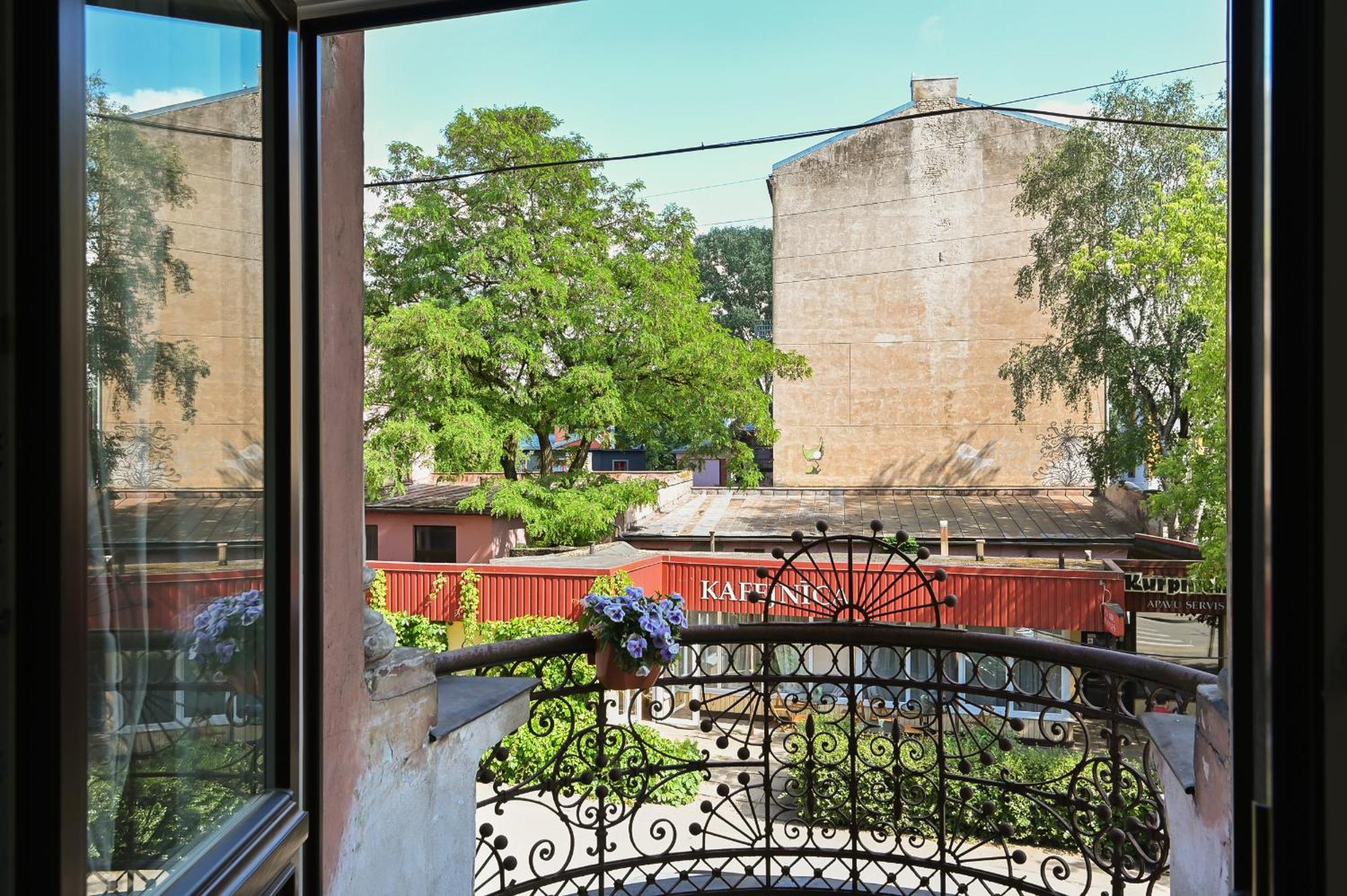 Apartment Modern In Historical Building With Car Parking! *