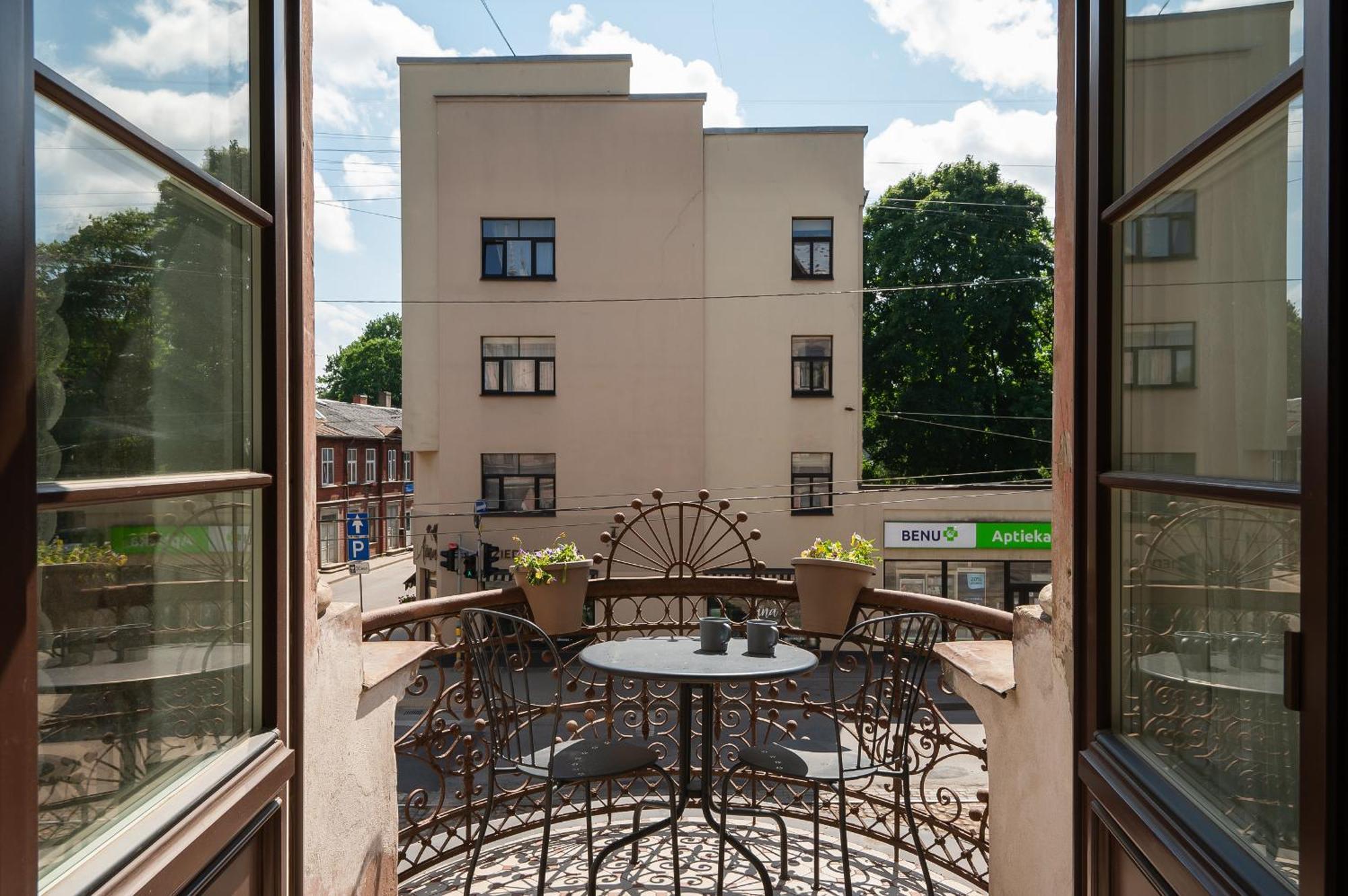 Modern In Historical Building With Car Parking! Apartment *