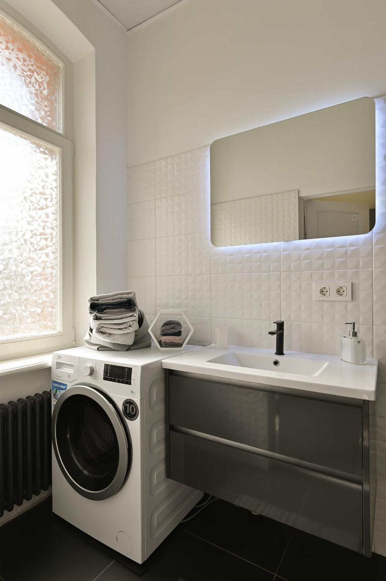 Apartment Modern In Historical Building With Car Parking! *