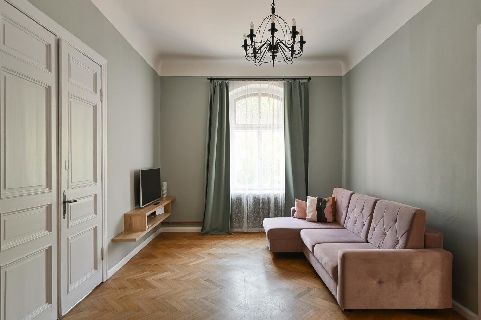 Modern In Historical Building With Car Parking! Apartment