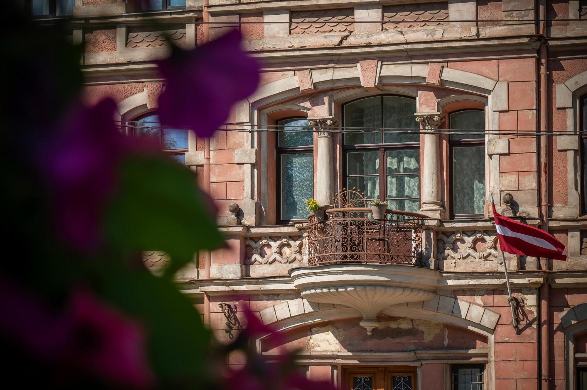 Apartment Modern In Historical Building With Car Parking!