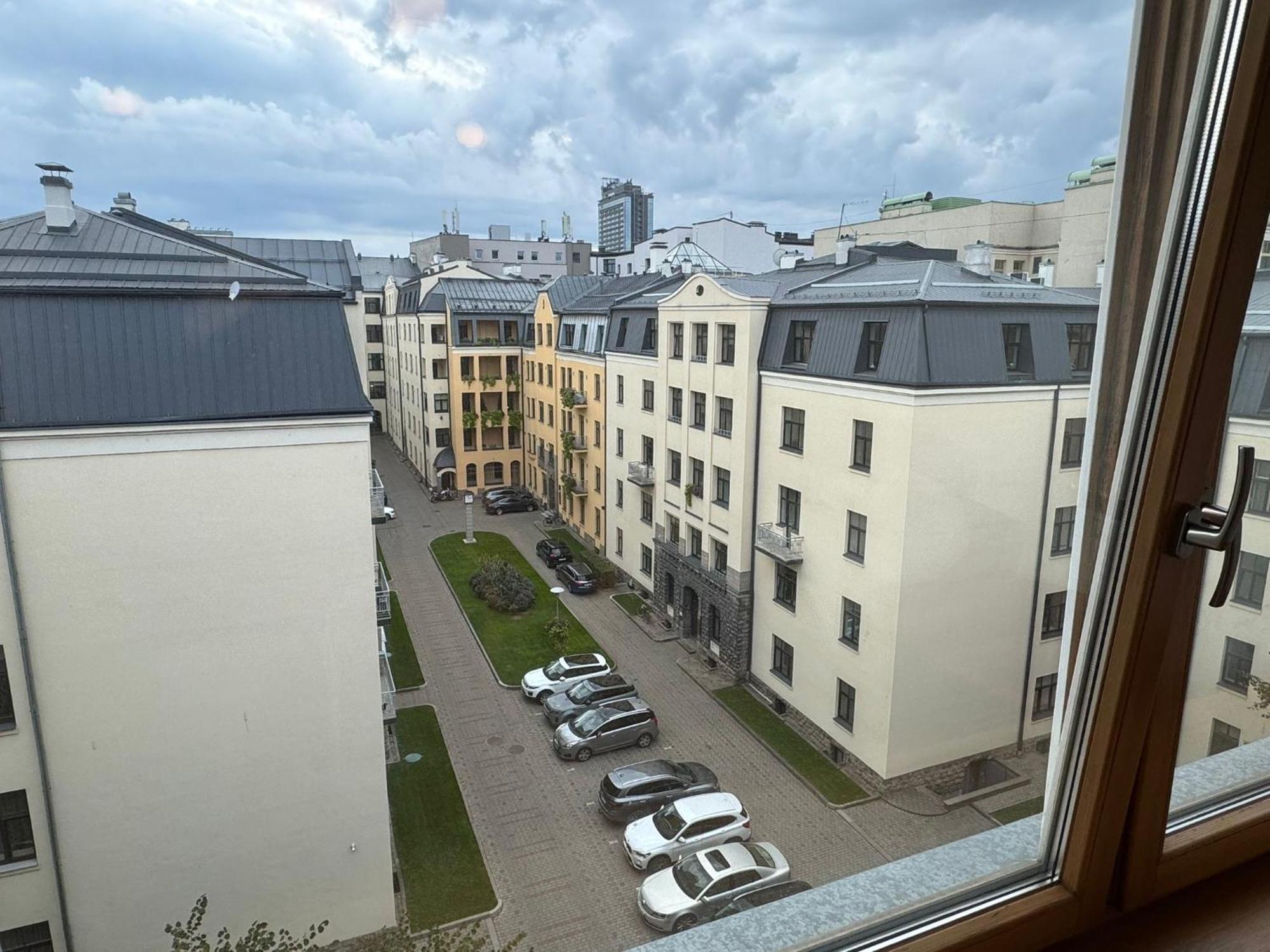 Apartment Quite Embassy Area Charm *