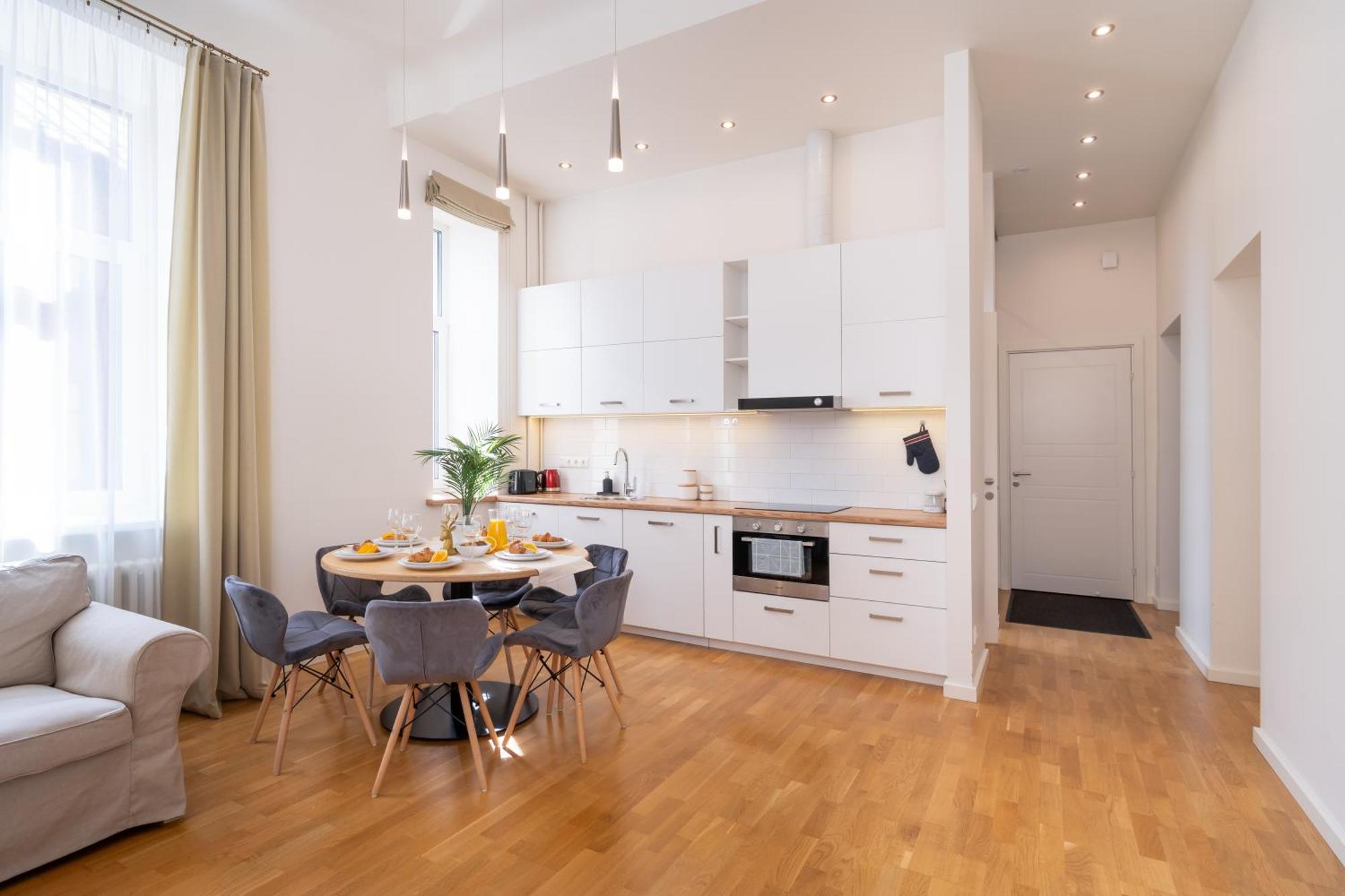 Apartamento Families & Groups - 3 Bedrooms - Free Parking - Location *