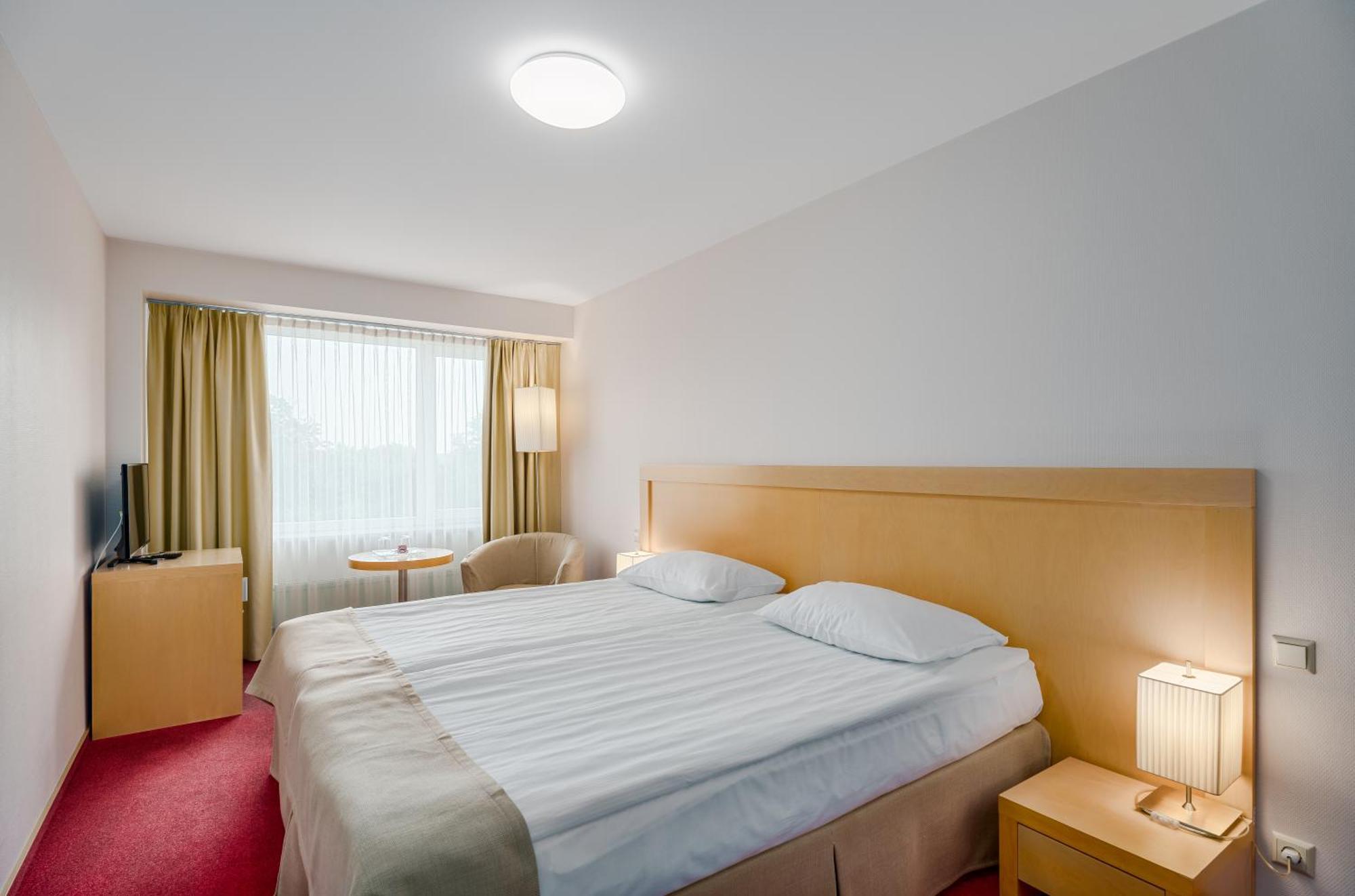 Hotel Islande With Free Parking 4*