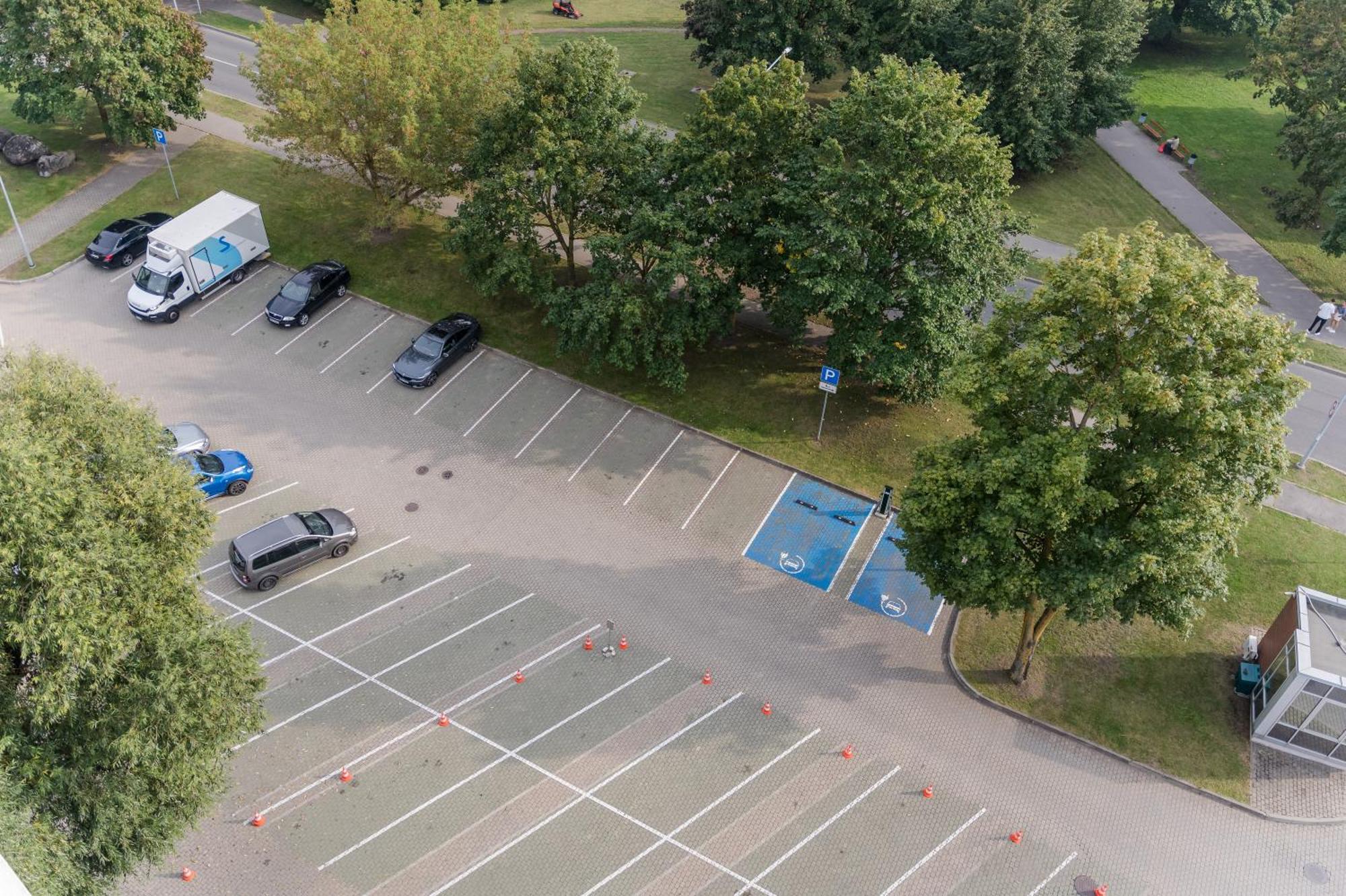 Hotel Islande With Free Parking