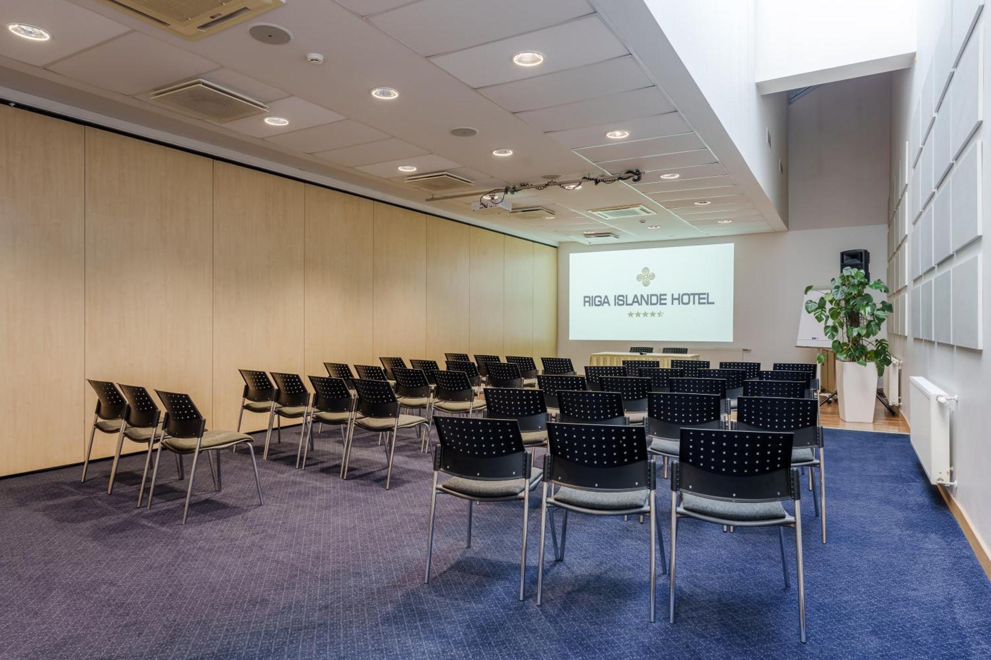 Hotel Islande With Free Parking 4*