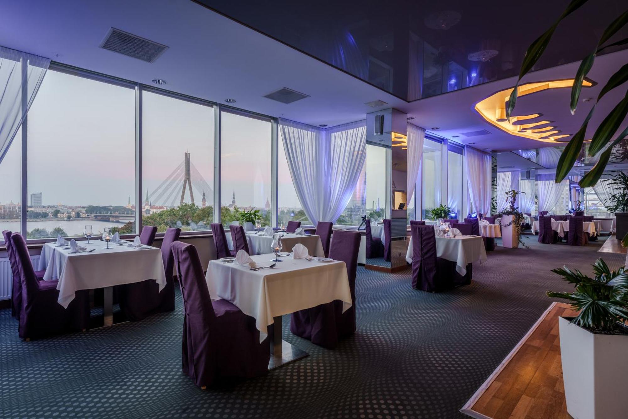 Hotel Islande With Free Parking 4*