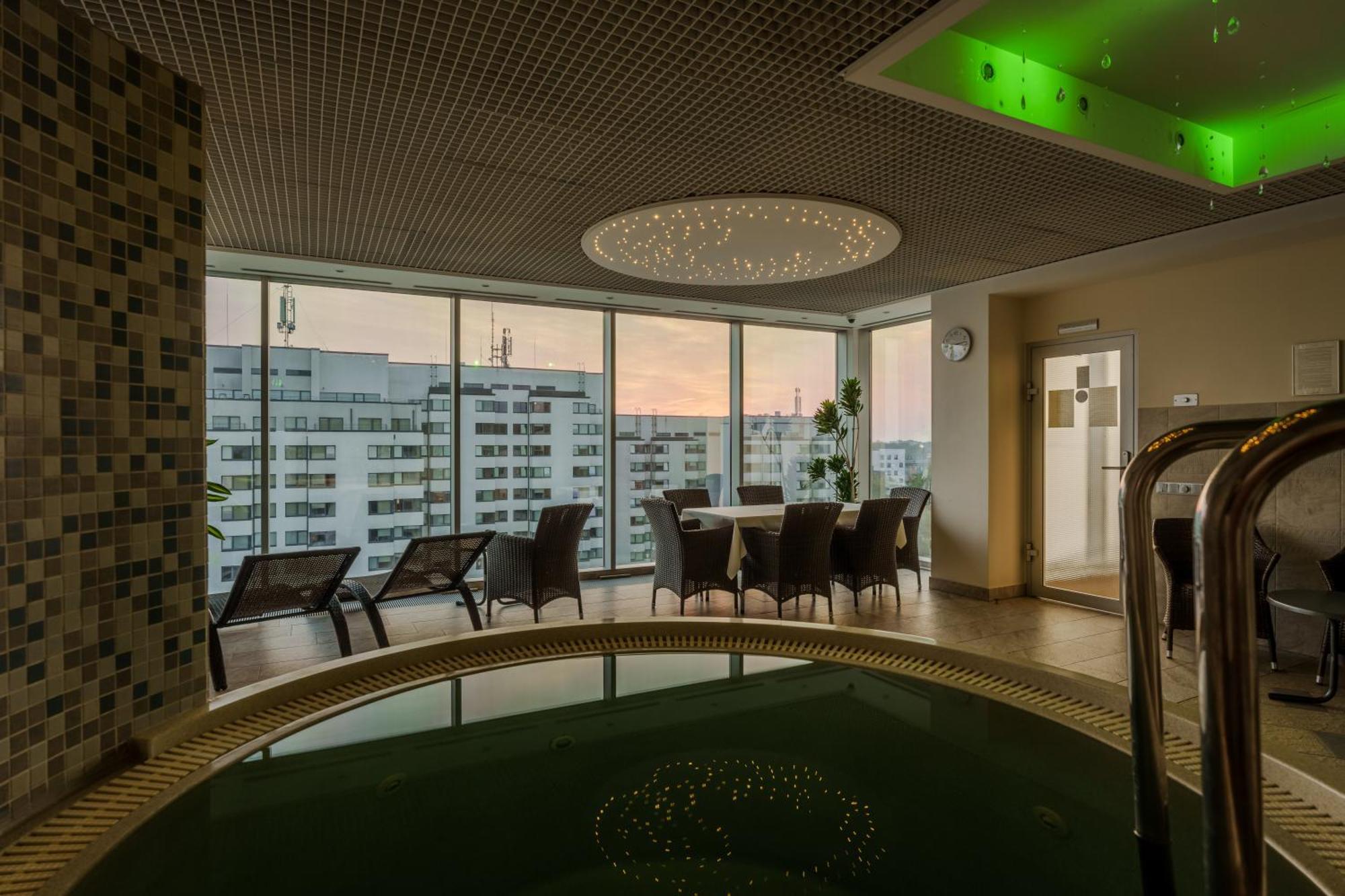 Islande With Free Parking Hotel Riga