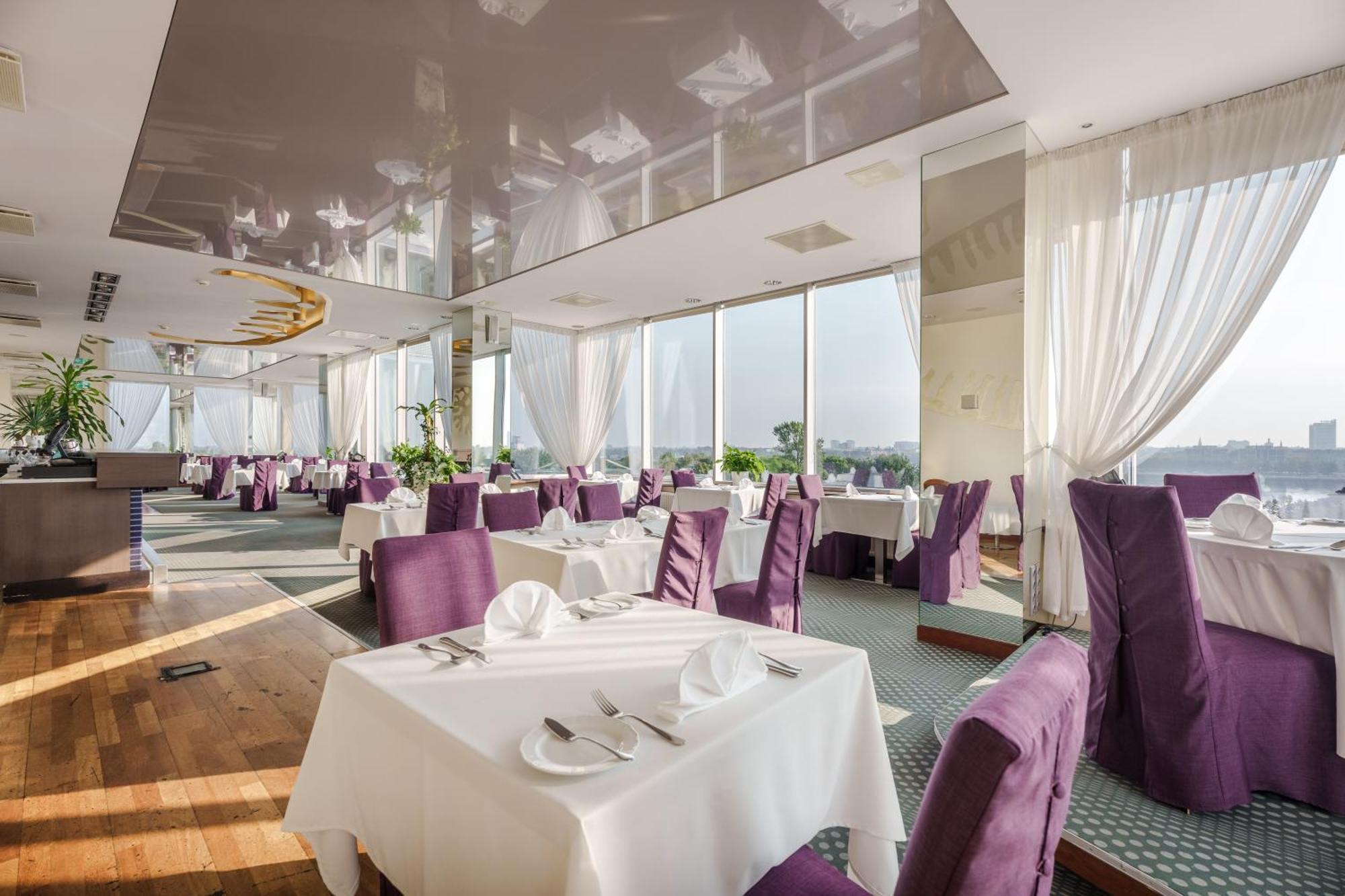 Hotel Islande With Free Parking
