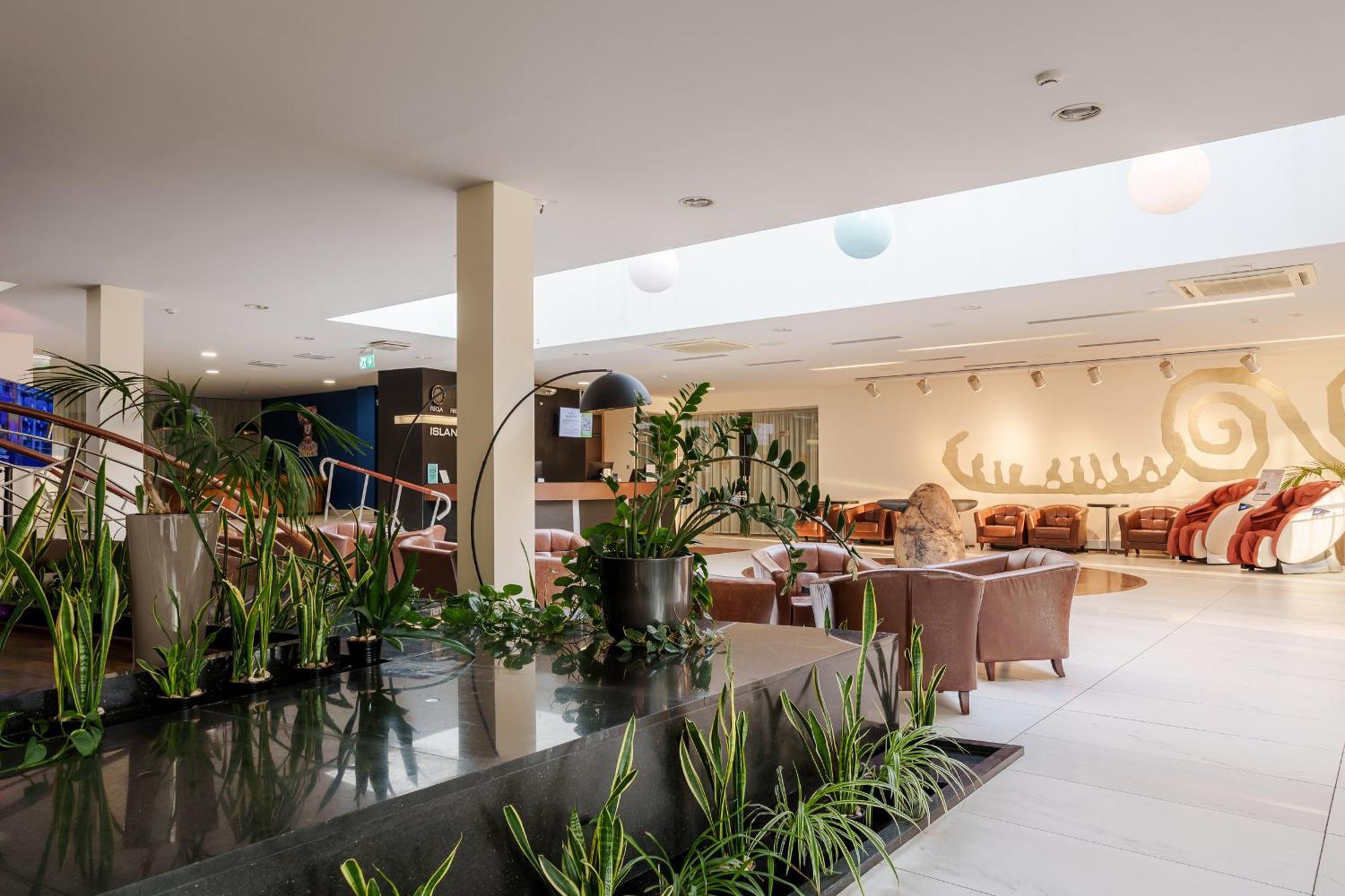 Hotel Islande With Free Parking 4*