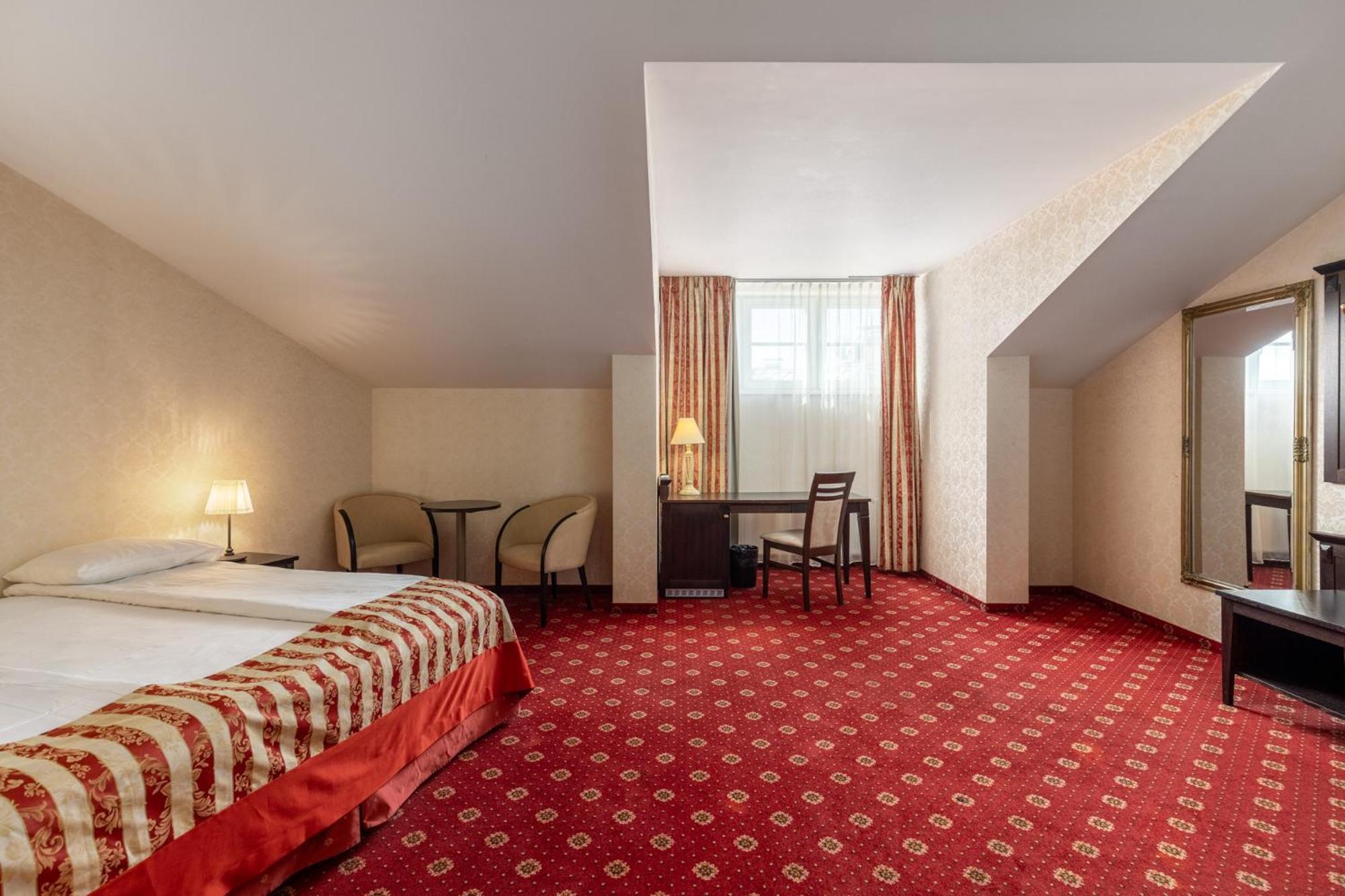 Khách sạn Gertrude Self Check-in 4*