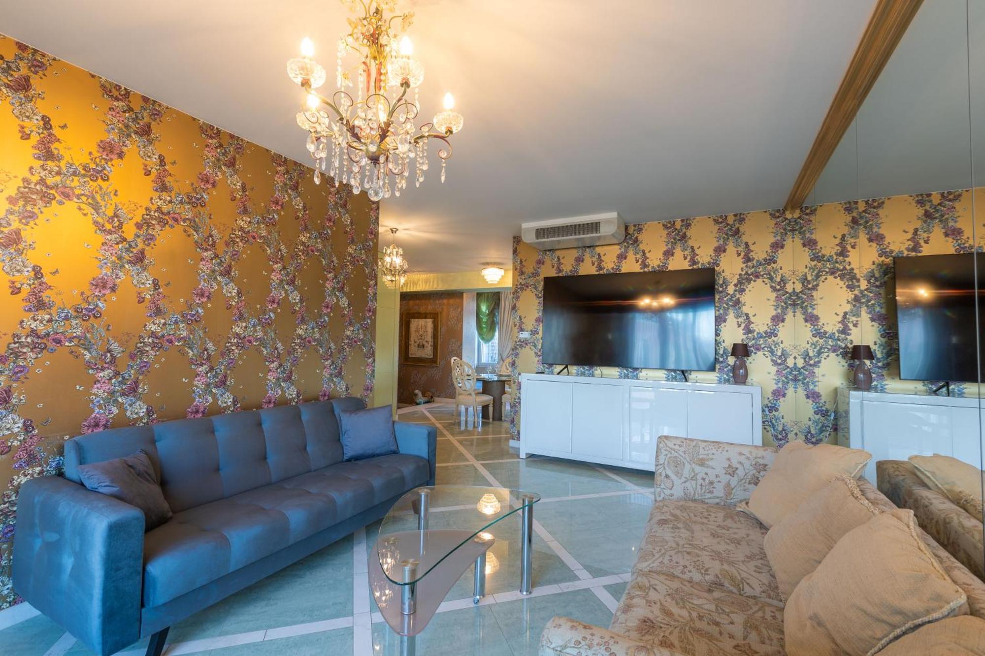 Royal Whith Free Parking * Riga
