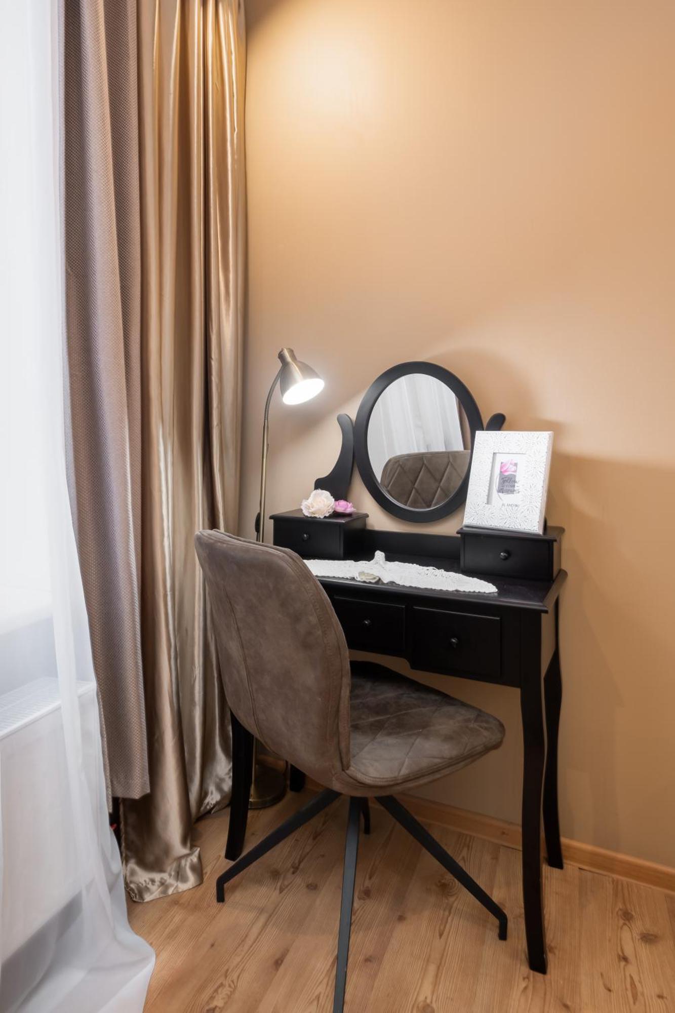 Baltic Amber In Diplomatic District & Free Parking Apartment