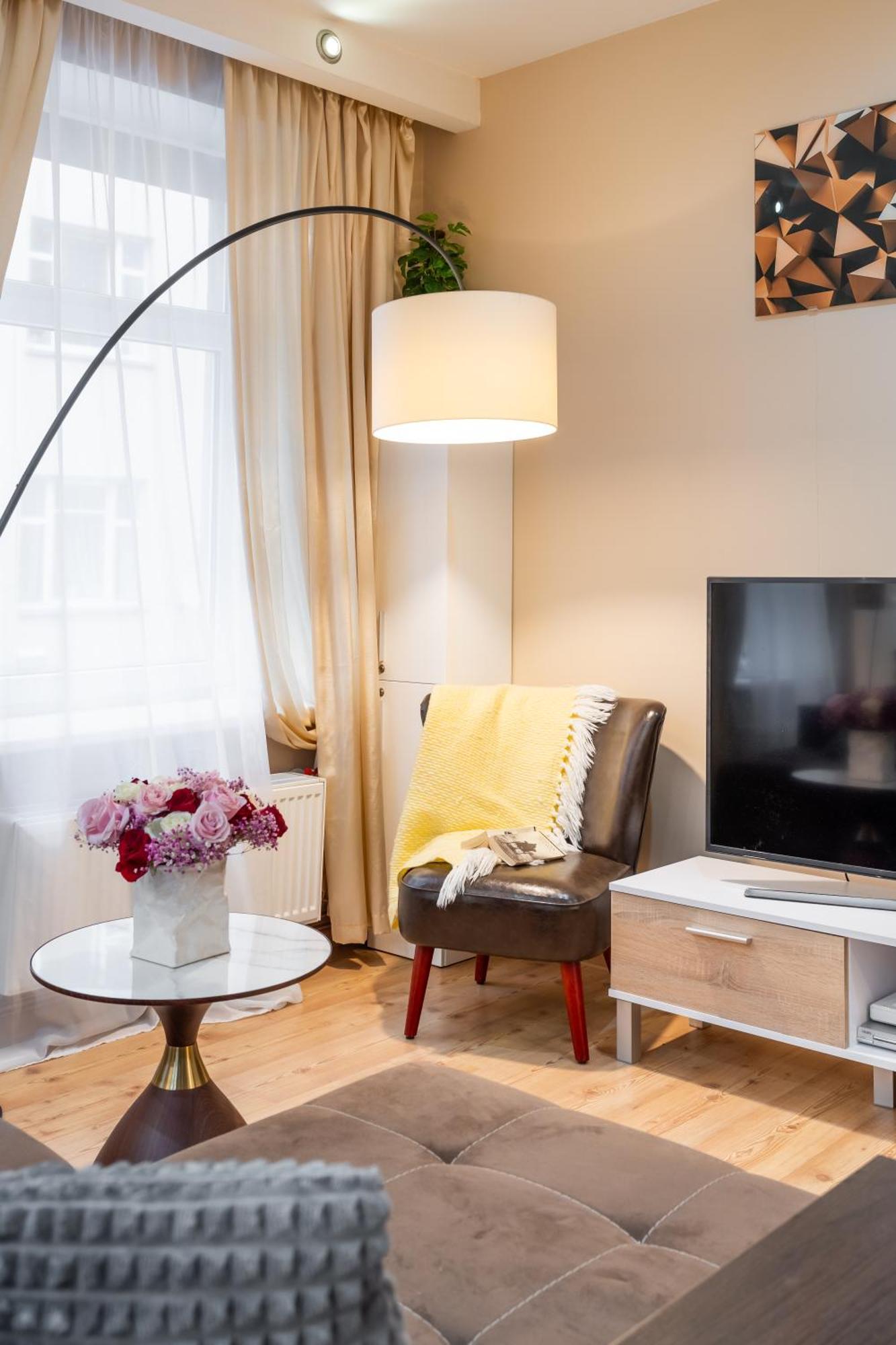 Baltic Amber In Diplomatic District & Free Parking Apartment