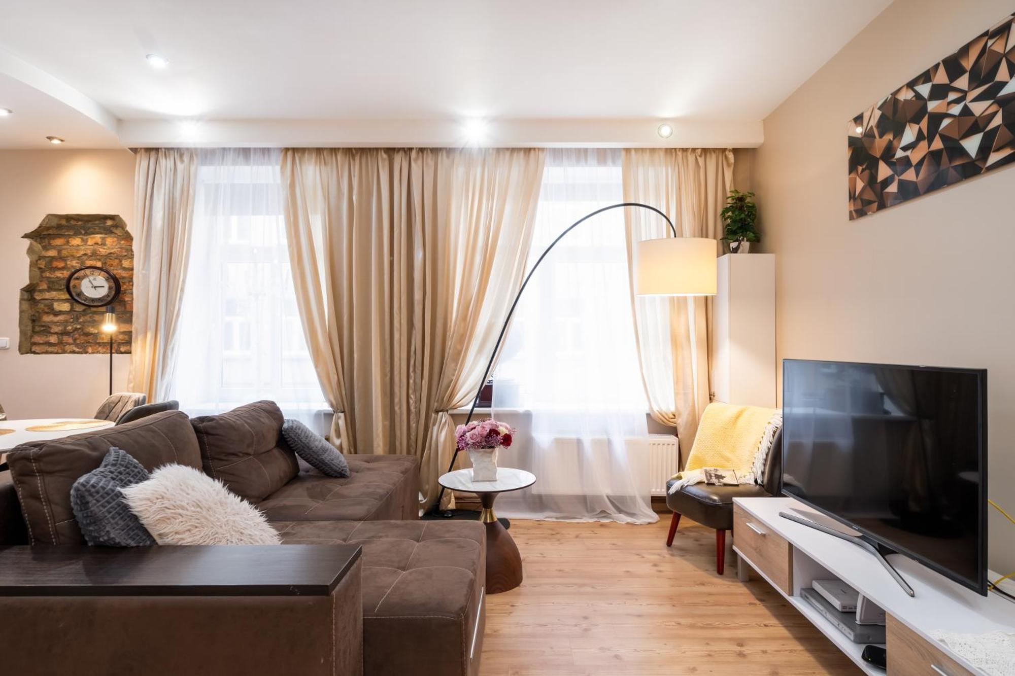 Baltic Amber In Diplomatic District & Free Parking