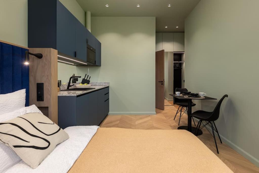 Premium Design Studio Top Location Fast Wifi Apartment Riga