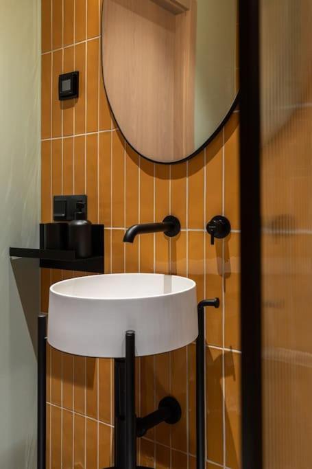 Premium Design Studio Top Location Fast Wifi Apartment *