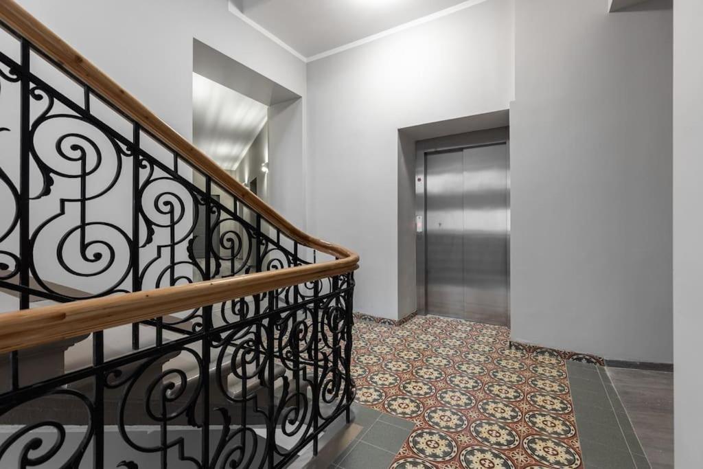 Apartment Premium Design Studio Top Location Fast Wifi *