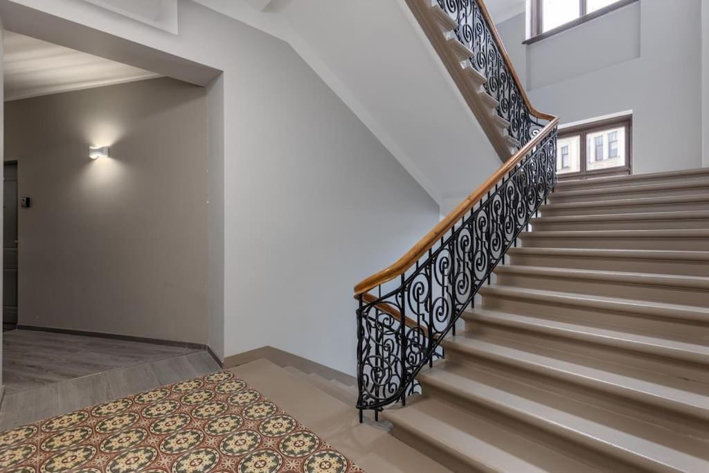 Premium Design Studio Top Location Fast Wifi Riga