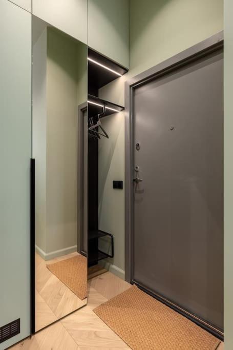 Premium Design Studio Top Location Fast Wifi Apartment *