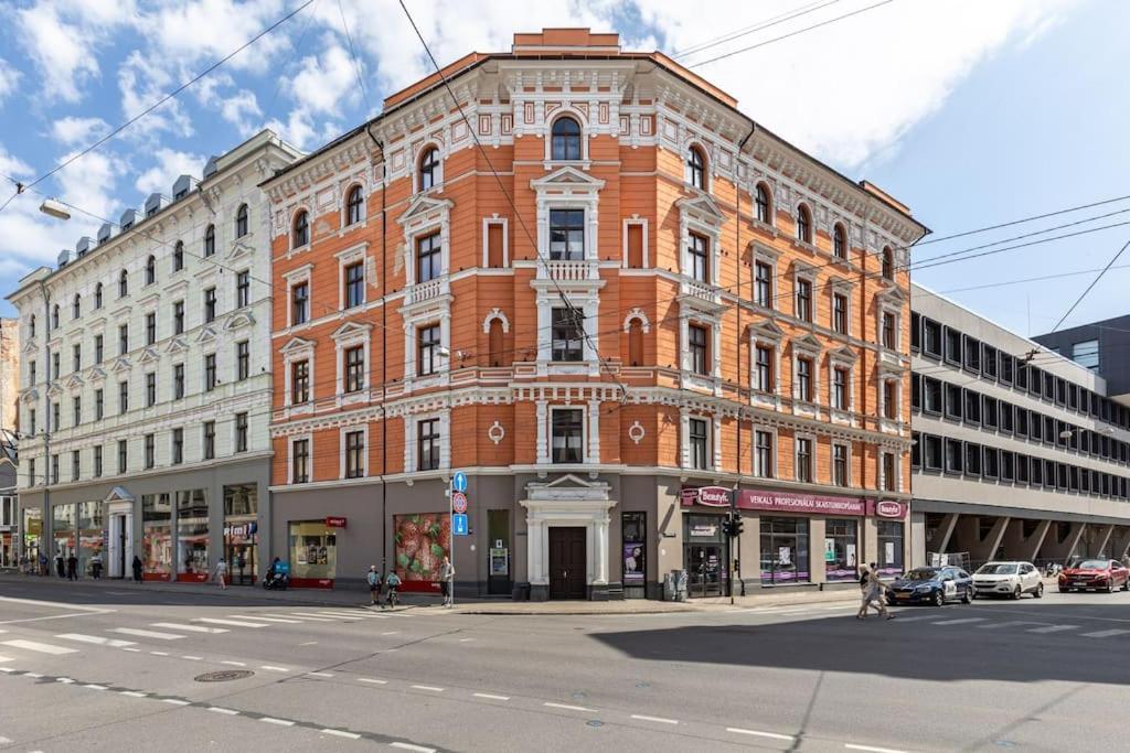 Premium Design Studio Top Location Fast Wifi Apartment