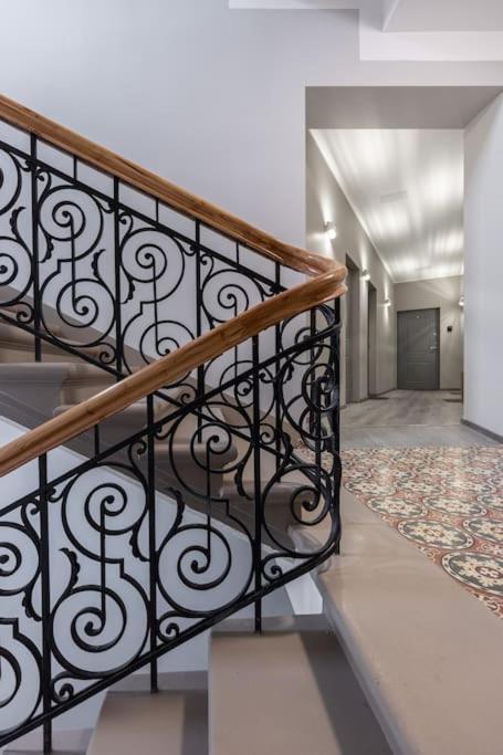 Apartment Premium Design Studio Top Location Fast Wifi