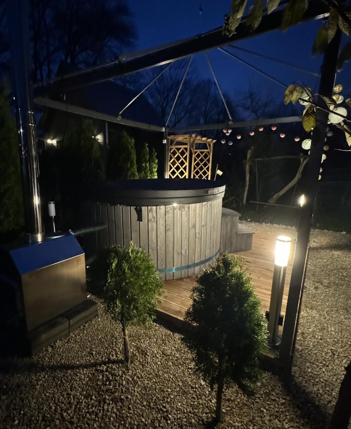 Amazing Little House On An Island With Garden Casa de férias Riga