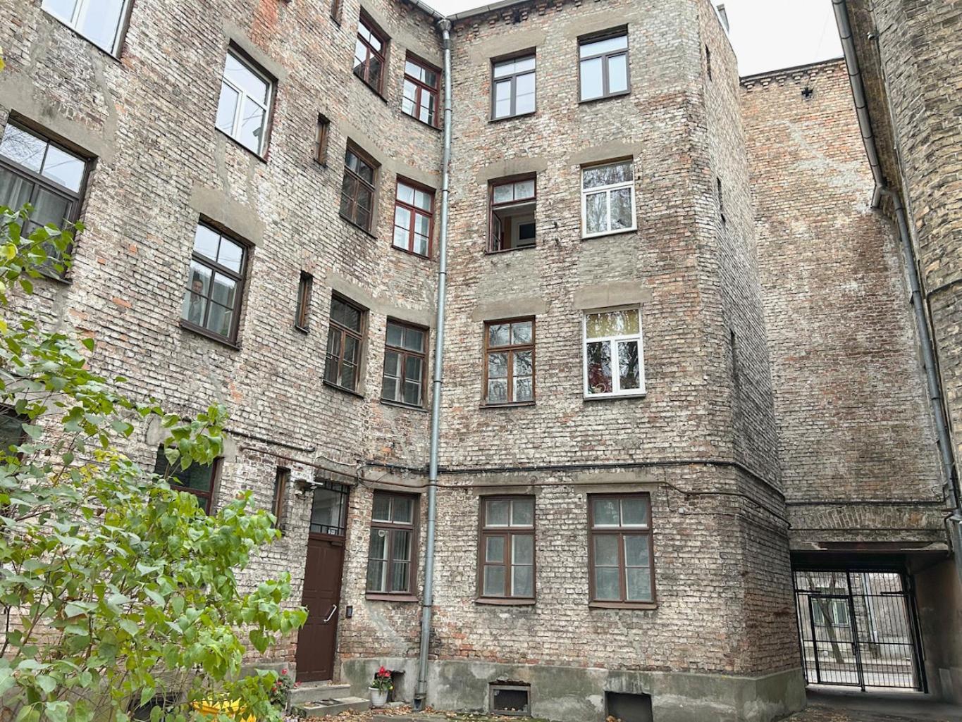 Unique In Center Apartment